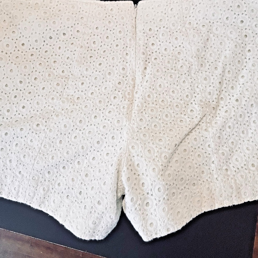 Cappagallo White Eyelet Lined Shorts Size 12 Side Slash Pockets Back Zip 36 - Picture 5 of 10